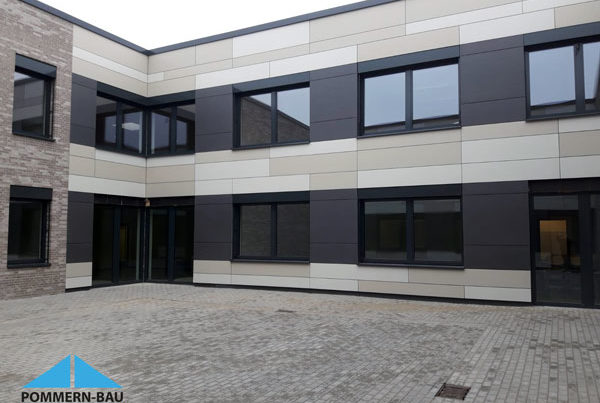Schule Eternit Fassade